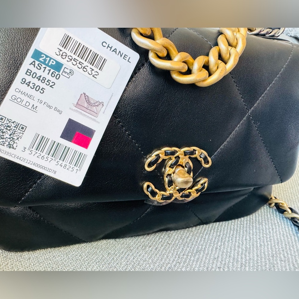 NEW- Chanel Black Quilted Leather Bag with tag - Picture 4 of 17